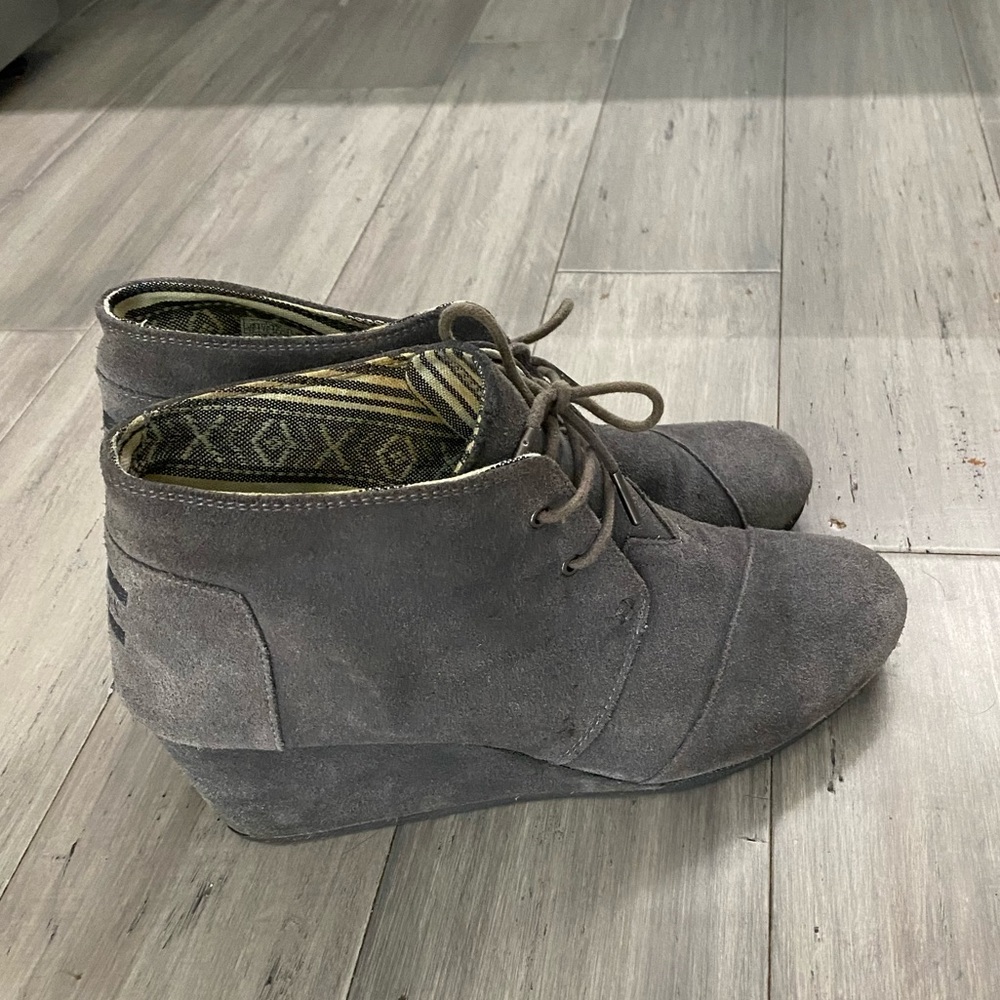 Toms grey suede wedge booties size 12